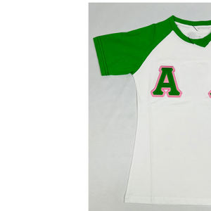 Camiseta al por mayor ALPHA KAPA ALPHA 100% algodón con cuello redondo griego y logotipo bordado en chenilla con diseño personalizado, combinación de colores blanco, verde y rosa. - Product Image 2
