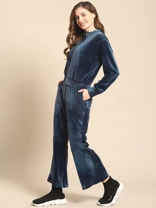 Conjunto Deportivo de Invierno Unisex de Terciopelo, 2 Piezas, Chaqueta con Cierre Completo y Capucha, y Pantalones de Pijama - Product Image 5