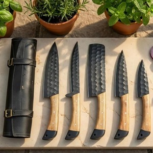 Ensemble de couteaux de chef en acier carbone faits à la main, 5 pièces, avec manches en bois et résine, design ambidextre - Cadeau de cuisine professionnel - Product Image 1
