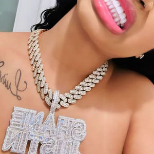 Collar con colgante de nombre personalizado, moissanita y cadena cubana con acabado en plata de ley helada para joyería de moda hip hop. - Product Image 3