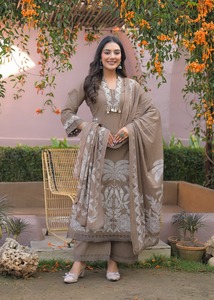 Ensemble tailleur droit beige brodé en coton pour femme, longueur genou, avec dupatta, style traditionnel, coupe régulière, séchage rapide, toutes occasions, décontracté - Product Image 3