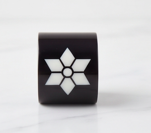 Modern <b>Black</b> Plastic <b>Napkin</b> Ring With White Geometric Flower Design For Elegant Table Decoration Use - Product Image 1