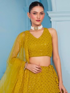 Robe de soirée longue en georgette jaune, style A-line, brodée de sequins Resham, avec dupatta en tulle, idéale pour les mariages et les fêtes - Product Image 2