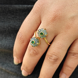 แหวนพลอยเทรนดี้ ลาบราดอไรต์ธรรมชาติ แกะสลักด้วยมือ แหวนสองเม็ดประดับมรกต CZ ชุบทอง 18K แบบหนามเตย สำหรับผู้หญิง - Product Image 3