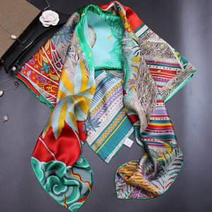 ผ้าพันผมไหมสัมผัสนุ่มหรูหราสำหรับผู้หญิง ผ้าคลุมไหล่ไหมพิมพ์ลายสวยงามสำหรับผู้หญิง ผ้าพันคอไหมทันสมัยสำหรับผู้หญิงสำหรับใช้ในชีวิตประจำวัน - Product Image 4