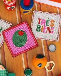 Sous-verre carré brodé de perles de rocaille, tapis de table perlé pour la maison, le bar, les cocktails, les fêtes et les restaurants - Product Image 1