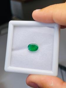 Esmeralda Natural de Zambia, Corte Ovalado, 3.53 Quilates, Calidad AAA, Certificada por IGI, Color Verde, Gema para Joyería - Product Image 6