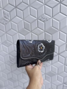 Nouvel Arrivage : Étui de Téléphone Pochette en Cuir Véritable Sculpté à la Main, Élégant, Multi-usages, Portefeuille en Cuir Style Western, Vente Chaude - Product Image 2