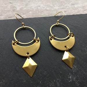 Pendientes de Latón Hechos a Mano con Acabado Mate Pulido, Estilos Antiguos/Modernos/Tradicionales, Chapados en Oro - Gran Venta - Product Image 1