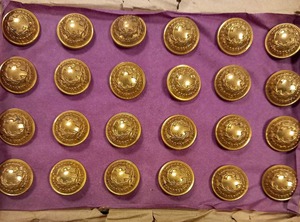 Botones de Latón 100% de Alta Calidad para Uniformes de Exterior con Logotipo Personalizado, Fabricados en Oro, Botones Bolivia - Product Image 6