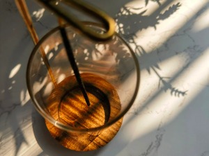 Porte-encens en bois, brûleur d'encens avec cendrier en verre, diffuseur de parfum d'intérieur, méditation, bois massif, brûleur naturel - Product Image 1