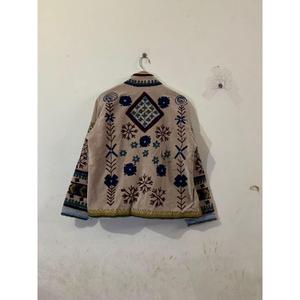 Veste Suzani en velours beige brodée de fleurs de qualité supérieure pour femme, style bohème, col montant, manches longues, idéale pour l'automne - Product Image 4