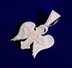 Pendentif croix plaqué argent avec ailes, micro-pavé de strass en cristal, charme hip-hop pour homme, cadeau - Product Image 2