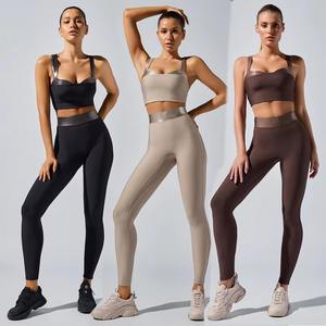 Ensembles de sport pour femmes : soutien-gorge de sport à bretelles halter et shorts de yoga côtelés sans coutures - Product Image 6