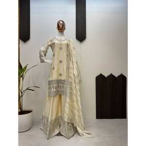 Ensemble de costume pour femme de créateur avec broderie séquentielle - Product Image 2