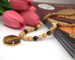 Collar de Perlas Marrones y Ojo de Tigre Hecho a Mano para Mujer - Product Image 4