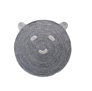 พรมปูพื้นโพลีเอสเตอร์ถักกันลื่นเป็นมิตรกับสิ่งแวดล้อมพรมปูพื้นต่ำดีไซน์สี่เหลี่ยมปักโลโก้สำหรับเด็กสำนักงานห้องสวดมนต์ - Product Image 1