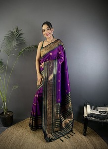 Sari en soie Banarasi de qualité supérieure, sari de soirée de créateur avec tissage Zari riche, sari ethnique traditionnel pour mariage, pour femmes - Product Image 1