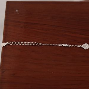 สร้อยข้อมือรูปทรงเพชร สร้อยข้อมือดีไซน์เนอร์ที่ละเอียดอ่อน เครื่องประดับโรแมนติกหรูหรา ของขวัญสำหรับผู้หญิง - Product Image 4