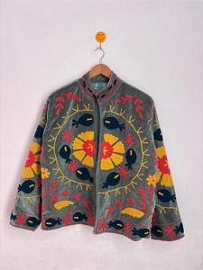 Veste Suzani ethnique en velours gris brodée de fleurs, manches longues, col montant, faite à la main, style bohème, vêtement d'extérieur d'hiver - Product Image 4