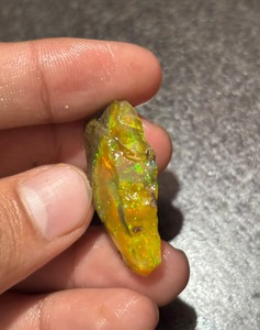 Mehrajuddin Gems Opale naturelle éthiopienne multicolore de 26,15 carats, brute, de haute qualité, prix de gros en vrac, tiers - Product Image 6