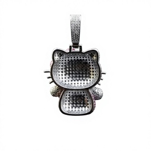 Pendentif Hello Kitty serti de diamants avec nœud en pierre rose en or blanc |   Charme de luxe mignon et amusant pour femmes - Product Image 2