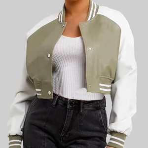 เสื้อแจ็คเก็ตเบสบอลวาร์ซิตี้สำหรับผู้หญิง คุณภาพพรีเมียม แบบครอป ปักโลโก้ตามสั่ง ขายส่งเสื้อแจ็คเก็ตวาร์ซิตี้สำหรับผู้หญิง - Product Image 1