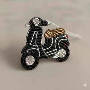 Breloque et porte-clés brodés à la main, design élégant et luxueux pour vêtements de nuit, par Hiba Enterprises - Product Image 6