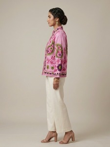 Veste en velours rose brodée Suzani pour femme, faite à la main, motif floral, style bohème ethnique, boutique, vente en gros, fournisseur de vêtements d'extérieur tendance - Product Image 3