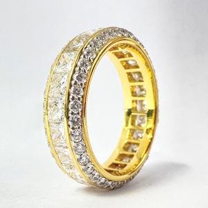 Anillo de Eternidad de Oro Amarillo de 10K con Diamantes Cultivados en Laboratorio de Corte Princesa de 8.20CTW, Certificado IGI, Anillo de Boda de Tres Hileras - Product Image 3