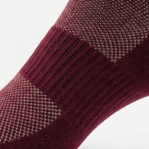 Chaussettes de sport décontractées pour hommes, blanches, tricotées, couleur unie, personnalisables, faible MOQ, conception gratuite, hiver, respirantes, avec logo sur le revers - Product Image 6