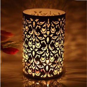 Porte-bougies décoratifs en métal qui rehaussent les espaces de vie avec une lueur subtile, une illumination chaleureuse et une beauté intemporelle. - Product Image 2