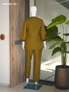 Conjunto coordinado de Kurti y pantalón corto de seda romana de alta calidad con trabajo de hilo bordado y manga 3/4 para mujer - Exportador de moda - Product Image 4