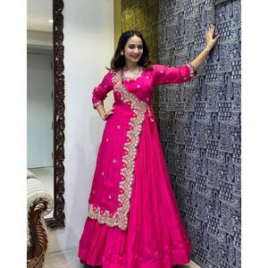 Hermoso vestido de noche de trabajo de papel de aluminio para fiestas Vestido elegante para mujer - Product Image 4