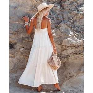 Vestido Maxi a Cuadros Blanco Hecho con Tela Ligera, Transpirable y Ecológica, Perfecto para una Variedad de Ocasiones, Estilo Relajado y Elegante - Product Image 3