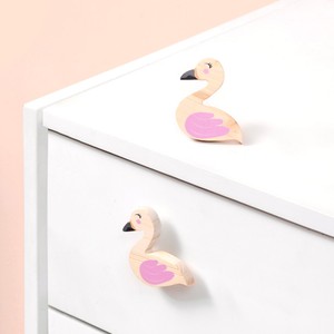 Boutons de meuble modernes faits à la main en bois de pin, en forme de flamant rose, pour tiroirs, poignées de porte de commode, poignées de placard, boutons pour chambre d'enfant - Product Image 5