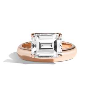 Anillo de Compromiso de Lujo de Oro de 14K con Diamante Cultivado en Laboratorio de Corte Esmeralda de 2 Quilates Certificado por IGI, Engaste de Bisel de 4mm de Ancho Estilo Mediados de Siglo - Product Image 5