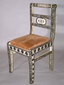 Chaise en résine avec incrustations en os, artisanale, motifs détaillés faits à la main, sièges de luxe pour les intérieurs modernes - Product Image 6