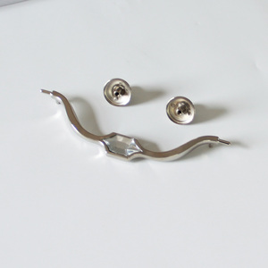 Tiradores Decorativos Elegantes Curvos de Aleación de Zinc y Acrílico para Gabinetes de Cocina, Armarios, Baños, Mesitas de Noche y Cajones - Product Image 2