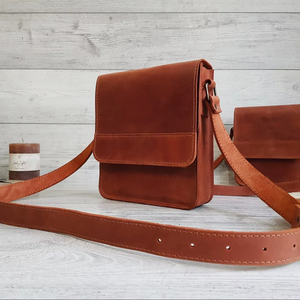 กระเป๋าสตางค์หนังแท้ราคาประหยัด ดีไซน์บางเฉียบสำหรับผู้ชาย มีช่องใส่บัตรหลายช่อง ช่องใส่เงินสด และเหมาะสำหรับใช้ในชีวิตประจำวัน โดย M/S SHAAD HANDICRAFTS - Product Image 1