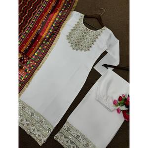 Beau costume pour femme avec broderie fantaisie et paillettes - Product Image 1