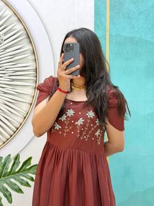 Lanzamiento de Nuestro Vestido de Algodón Mull con Hermoso Trabajo Maggam: Donde la Elegancia se Une a la Comodidad - Product Image 3
