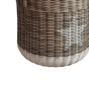Panier rond en rotin polyvalent avec couvercle, poignées et motif étoile, tissé à la main, bac de rangement décoratif naturel pour le salon - Product Image 4