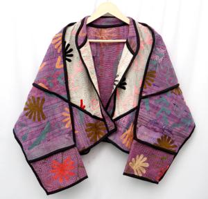 Veste à col mandarin en tricot brodé à la main, patchwork, rayures, motif floral rose, détail de col violet, 100% coton - Product Image 2