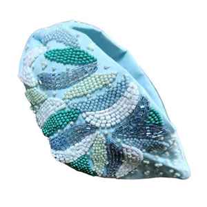 Serre-tête brodé perlé tendance pour femmes avec motifs floraux décoratifs, idéal pour les boutiques et les marchés mondiaux - Product Image 2