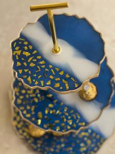 Soporte de Resina de Tres Niveles para Pastel, Color Azul con Detalles Dorados, Forma Irregular, Reutilizable, Apto para Lavavajillas, HASAN CRAFT HC-0001 - Product Image 2