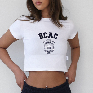 เสื้อยืดครอปผู้หญิงทรงเข้ารูป ปักลายตัวอักษร แขนสั้น สไตล์ลำลอง สตรีทแวร์ ใส่ได้ทุกวัน - Product Image 1
