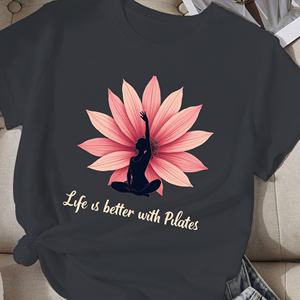 Flor La vida es mejor con Pilates Camiseta cómoda para mujer - Product Image 3