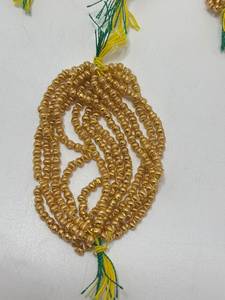 Perles en verre dorées à texture côtelée, finition métallique et design multi-brins pour la fabrication de bijoux, l'artisanat, les vêtements et les accessoires - Product Image 3