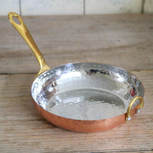 Sartén nórdica de cobre martillado con mango de aleación de zinc, forma redonda, utensilio de cocina duradero para estufas de gas e inducción - Product Image 5
